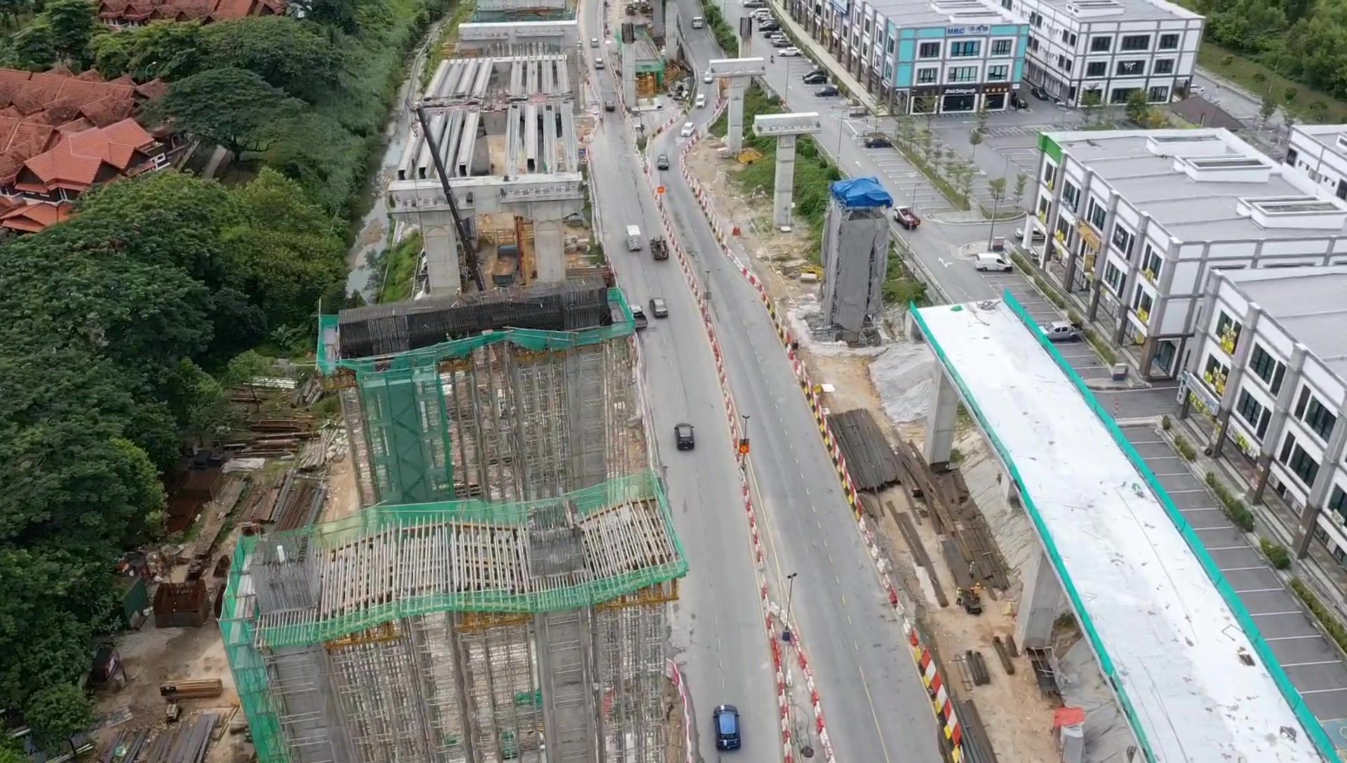 Portal_and_Pier_construction_in_progress__I_P_and_Damai_Jasa_Jalan_Alam_Damai_.jpg